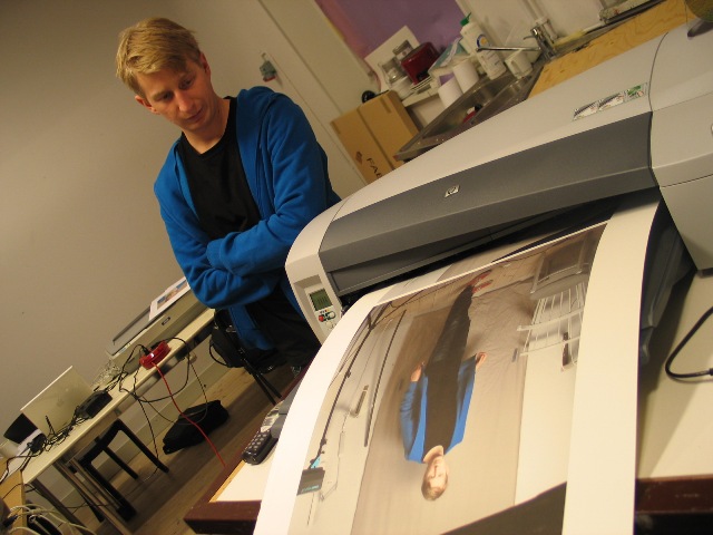 mats-printing-his-self-portrait